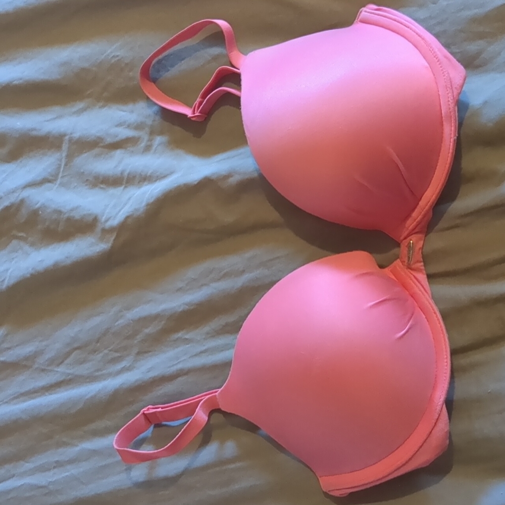 32DD Victoria's Secret Fabulous Pushup in Pink